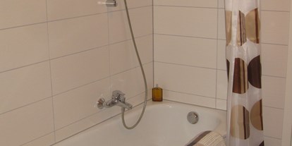 Monteurwohnung - Küche: eigene Küche - Uffenheim - neu renovierter Sanitärbereich - Ferienwohnungen/Monteurzimmer Arold