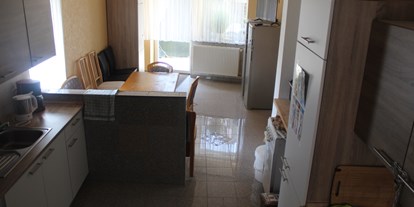 Monteurwohnung - Waschmaschine - Neuhütten (Main-Spessart) - Küche mit 2 Kochstellen  - Monteurzimmer 1 