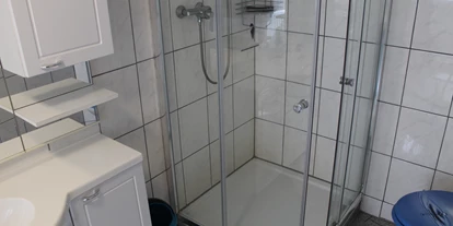 Monteurwohnung - Zimmertyp: Mehrbettzimmer - Esselbach Kredenbach / Esselbach - Bad 2 mit Dusche und WC - Monteurzimmer 1 