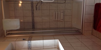 Monteurwohnung - Bettwäsche: Bettwäsche gegen Gebühr - Rech - Dusche - Hinter der Mühle - Mayschoss