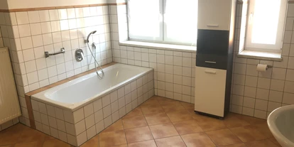Monteurwohnung - Zimmertyp: Doppelzimmer - Wenzenbach - Badezimmer - (RS101) Geräumige Monteurwohnung 