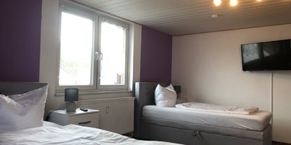Monteurwohnung - Einzelbetten - Ensdorf (Amberg-Sulzbach) - Schlafzimmer  - (BUL102) Moderne Monteurwohnung 