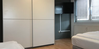 Monteurwohnung - Art der Unterkunft: Apartment - Wenzenbach - Schrank, TV - (BUL102) Moderne Monteurwohnung 