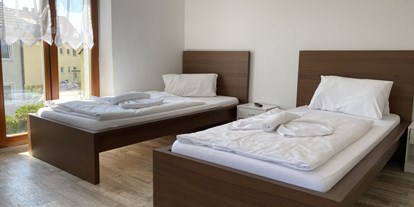 Monteurwohnung - Bettwäsche: Bettwäsche inklusive - Amberg (Amberg) - Schlafzimmer - (AM111) Liebevoll eingerichtete Monteurwohnung 
