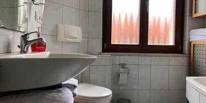 Monteurwohnung - Kühlschrank - PLZ 92289 (Deutschland) - Badezimmer - (AM111) Liebevoll eingerichtete Monteurwohnung 