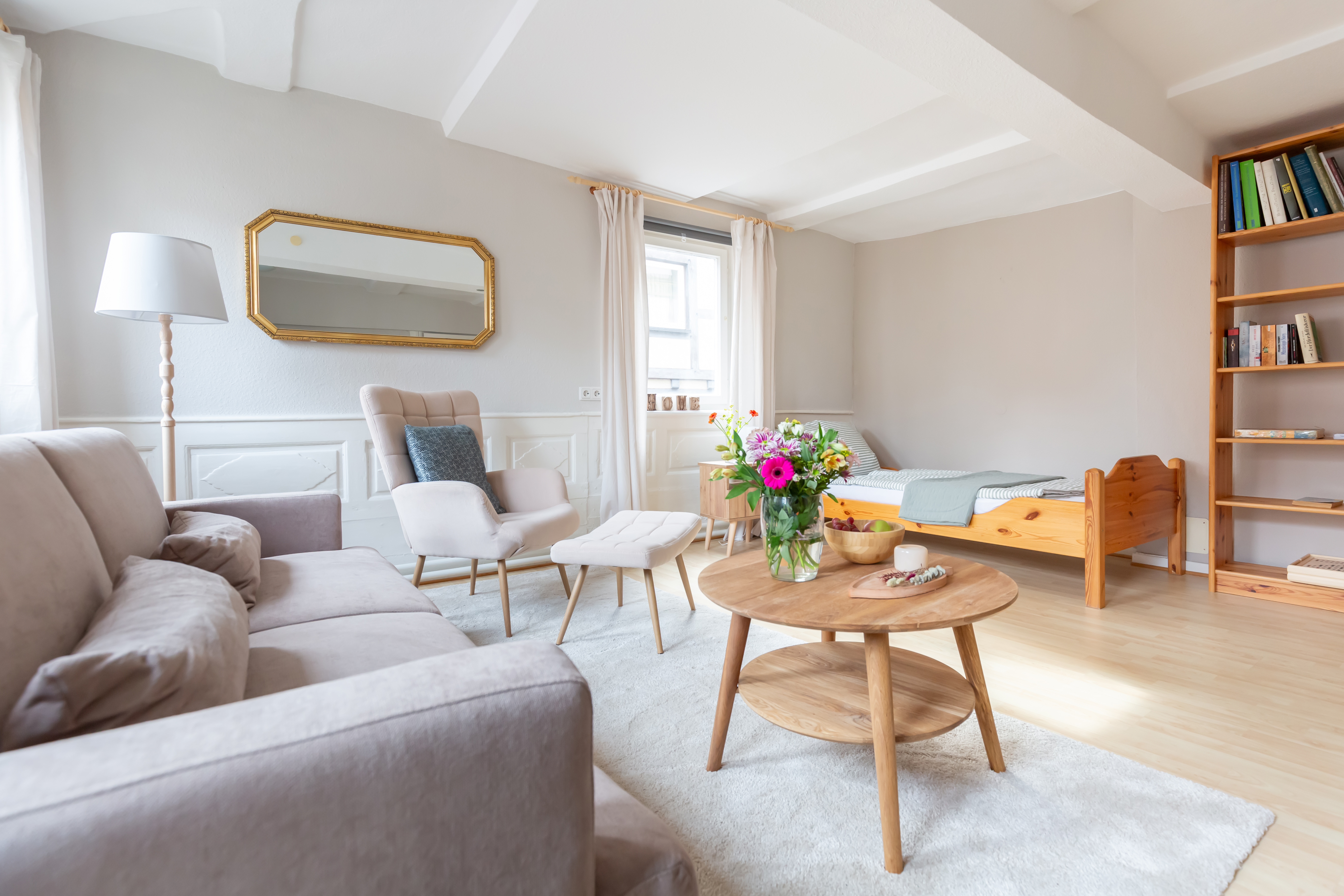 Monteurzimmer - Wohnzimmer - Gemütliche Ferienwohnung am Marktplatz
