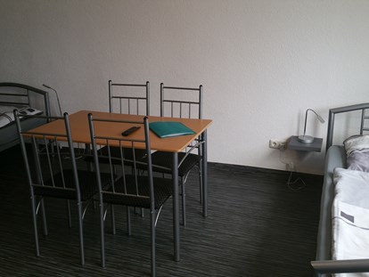 Monteurwohnung - Badezimmer: eigenes Bad - Doppelzimmer / Wohnbereich - Monteurwohnung, Nähe Wittenberg