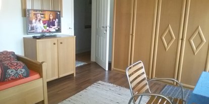 Monteurwohnung - Kühlschrank - Castell - Zimmer4 - Gästezimmer Knauer im Steigerwald- ZIMMER FREI! ab 18€