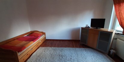Monteurwohnung - Badezimmer: Gemeinschaftsbad - Lüneburger Heide - Unser 3 Bett Zimmer  - Monteurzimmer - Gästezimmer - Ferienzimmer