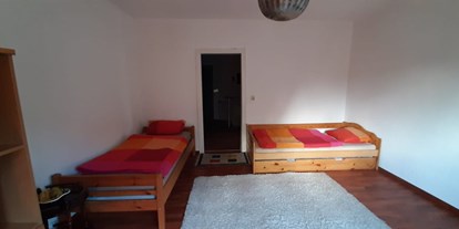 Monteurwohnung - Küche: Gemeinschaftsküche - Lüneburger Heide - Unser 3 Bett Zimmer - Monteurzimmer - Gästezimmer - Ferienzimmer