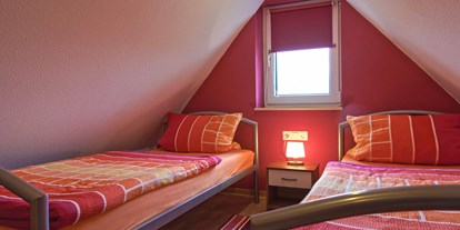 Monteurwohnung - Bettwäsche: Bettwäsche inklusive - Bodensee - Extra Schlafzimmer DG  - Apartment Haus am Grün