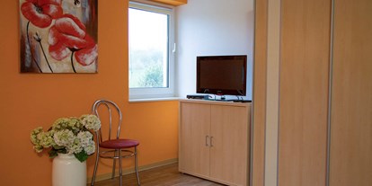 Monteurwohnung - Badezimmer: eigenes Bad - Bad Sachsa - TV im Wohnbereich - Apartment Haus am Grün