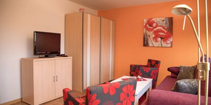 Monteurwohnung - Badezimmer: eigenes Bad - Duderstadt - Wohnbereich - Wohnung mit extra Schlafzimmer - Apartment Haus am Grün