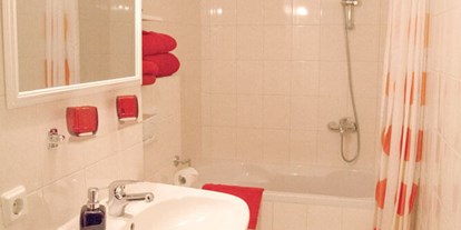 Monteurwohnung - Badezimmer: eigenes Bad - Bad Sachsa - Bad + Dusche - Apartment Haus am Grün