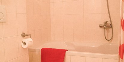 Monteurwohnung - Badezimmer: eigenes Bad - Bad Sachsa - Bad + Dusche - Apartment Haus am Grün