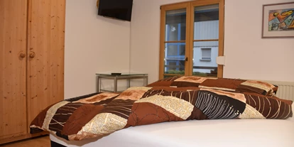 Monteurwohnung - TV - Baden-Württemberg - alle Schlafräume haben Einzelbetten - auch als Doppelbett möglich
alle Schlafräume haben ein TV Gerät + einen Schrank 
 1 Kinderbettchen für kleine Gäste vorhanden - Bantles FeWo Hohenzollern, Sigmaringen