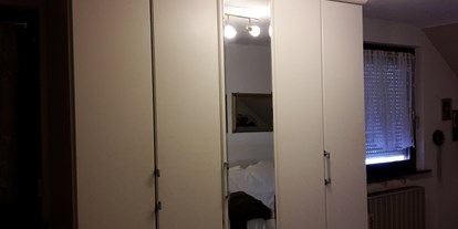 Monteurwohnung - Kühlschrank - Rosbach vor der Höhe - Raumresidenz, mit 3 Monteurzimmern, 2 Betten pro Schlafzimmer