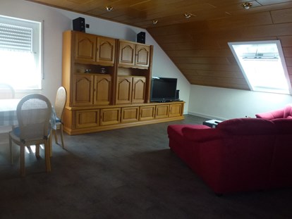 Monteurwohnung - Zimmertyp: Doppelzimmer - Heidenburg - gosses Wohn-Esszimmer - Monteurzimmer Fell
