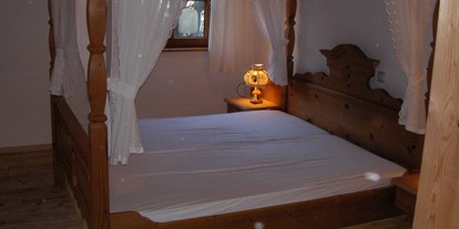Monteurwohnung - Bettwäsche: keine Bettwäsche - Himmelbett - Villa Lucia in Kulmbach
