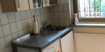 Monteurwohnung - Küche: Gemeinschaftsküche - PLZ 50676 (Deutschland) - Spüle mit Spühlmaschiene - Palms Zimmer