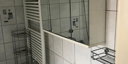 Monteurwohnung - Badezimmer: Gemeinschaftsbad - Köln Mühlheim - Waschplatz - Palms Zimmer