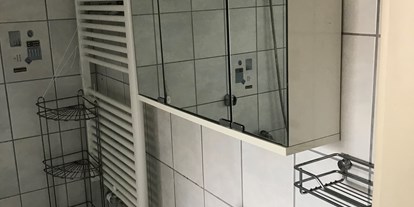 Monteurwohnung - Kühlschrank - PLZ 51149 (Deutschland) - Waschplatz - Palms Zimmer