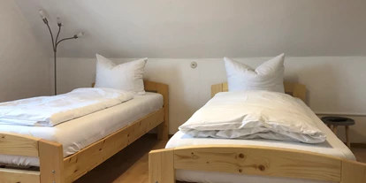 Monteurwohnung - Einzelbetten - PLZ 92245 (Deutschland) - Schlafzimmer - (AM112) Gut ausgestattete Monteurwohnung 