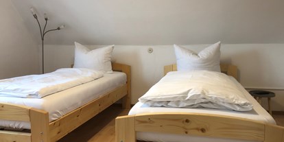 Monteurwohnung - Bettwäsche: Bettwäsche inklusive - PLZ 92224 (Deutschland) - Schlafzimmer - (AM112) Gut ausgestattete Monteurwohnung 