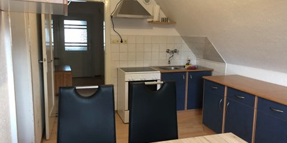 Monteurwohnung - Küche: eigene Küche - Ursensollen - Essbereich, Sitzbereich  - (AM112) Gut ausgestattete Monteurwohnung 