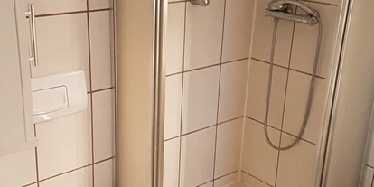 Monteurwohnung - Badezimmer: eigenes Bad - Schloß Holte-Stukenbrock - Monteur Wohnung Bielefeld