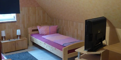 Monteurwohnung - Bettwäsche: Bettwäsche inklusive - Klötze - Zimmer für drei Personen - Monteurwohnung Klötze
