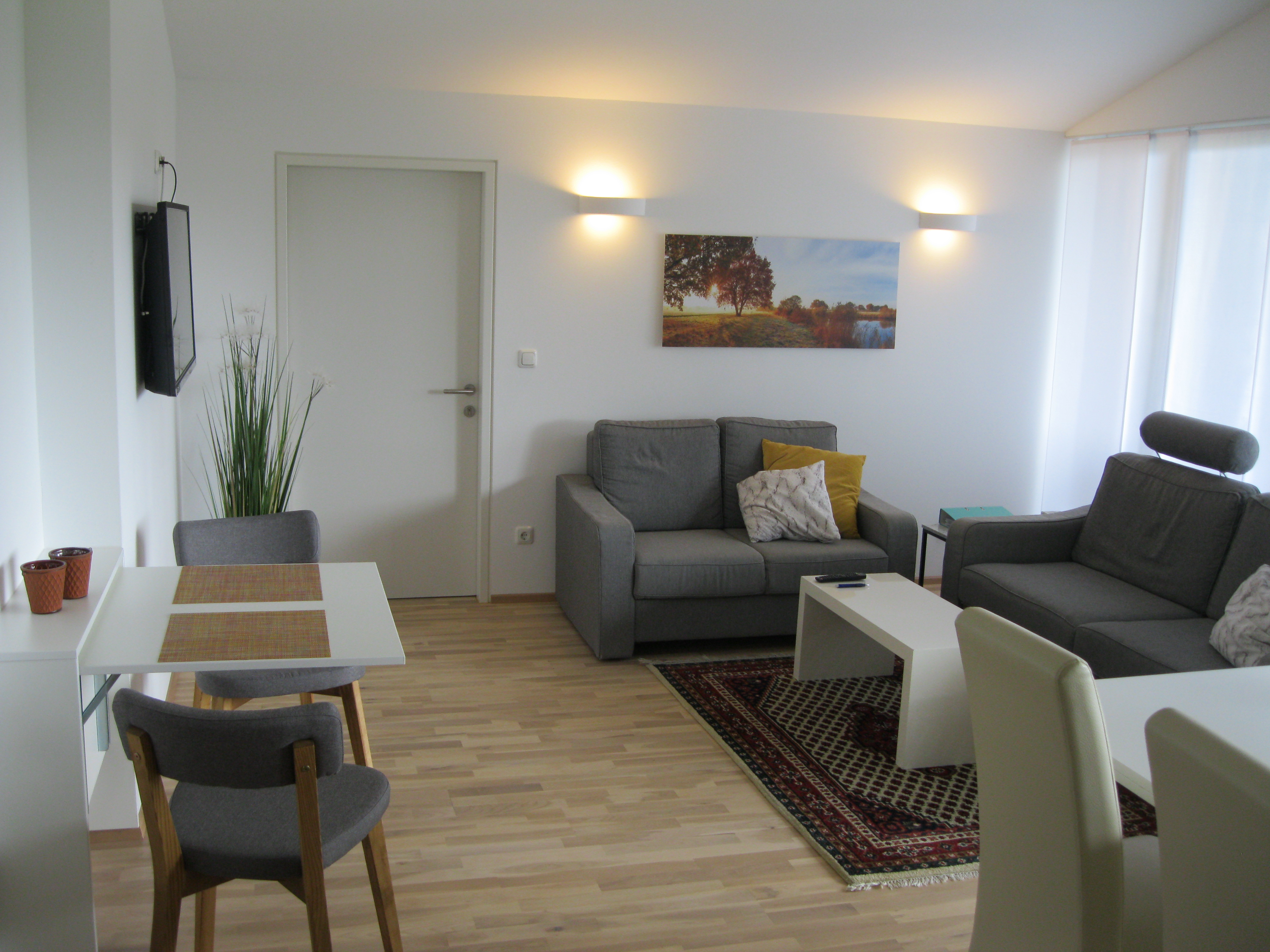 Monteurzimmer - Traunapartment-EZ-Parkplatz-24/7-Balkon-Zentrale Lage-WLAN
