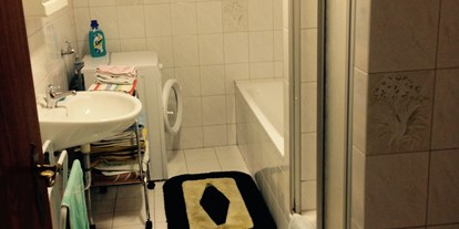 Monteurwohnung - Küche: eigene Küche - PLZ 67304 (Deutschland) - Bad mit Dusche, Badewanne und WC - Waldnestle Carlsberg 