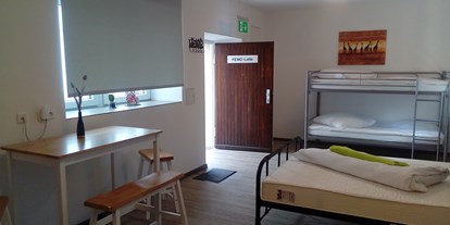 Monteurwohnung - Küche: Gemeinschaftsküche - Alteglofsheim - Monteurunterkunft in Regensburg mit Mehrbettzimmern - Hostel am Ostentor