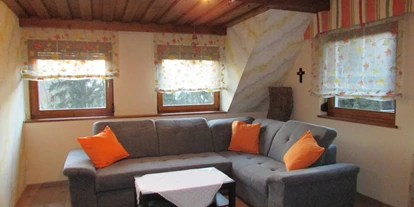 Monteurwohnung - Einzelbetten - Obergreutschach - Gemütliches Wohnzimmer für Monteure - Mathilde Zuber