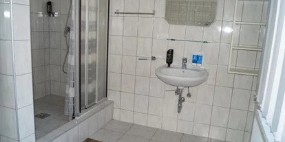 Monteurwohnung - Badezimmer: eigenes Bad - PLZ 32683 (Deutschland) - Gemeinschaftsbad - Yuriy Luchyt