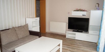 Monteurwohnung - Zimmertyp: Mehrbettzimmer - Nieheim - Apartment M Wohnzimmer - Yuriy Luchyt