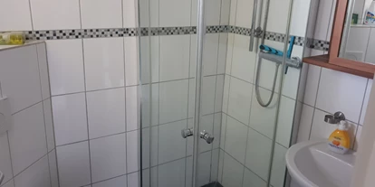 Monteurwohnung - Landscheide - Badezimmer mit Dusche und WC - Zimmervermietung Hansen 