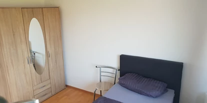 Monteurwohnung - Badezimmer: Gemeinschaftsbad - Schlotfeld - Alles Einzelzimmer mit eigenem Bad und Küche - Zimmervermietung Hansen 