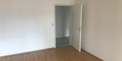 Monteurwohnung - Zimmertyp: Mehrbettzimmer - PLZ 76461 (Deutschland) - schöne,helle Souterrain-Wohnung mit Terrasse