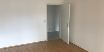 Monteurwohnung - Badezimmer: eigenes Bad - Ötigheim - schöne,helle Souterrain-Wohnung mit Terrasse