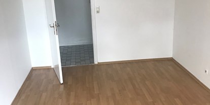 Monteurwohnung - Zimmertyp: Mehrbettzimmer - PLZ 76456 (Deutschland) - schöne,helle Souterrain-Wohnung mit Terrasse