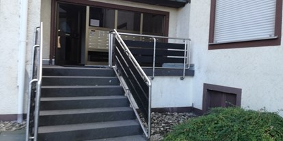 Monteurwohnung - Kühlschrank - PLZ 57319 (Deutschland) - Eingang - Ferienwohnung Helmer