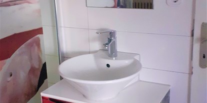 Monteurwohnung - Badezimmer: Gemeinschaftsbad - PLZ 72365 (Deutschland) - Bad - Monteurzimmer im Höfle