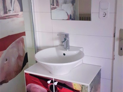 Monteurwohnung - Badezimmer: eigenes Bad - Tuttlingen Eßlingen - Bad - Monteurzimmer im Höfle