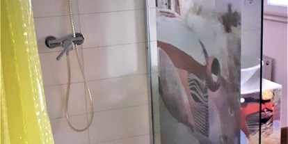 Monteurwohnung - Badezimmer: Gemeinschaftsbad - Deißlingen - Dusche - Monteurzimmer im Höfle