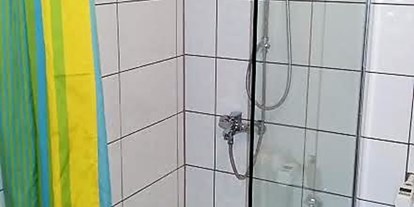 Monteurwohnung - Badezimmer: eigenes Bad - Schwenningen Deißlingen - Gemeinschaftsbad mit Dusche - Monteurzimmer im Höfle