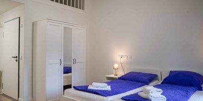 Monteurwohnung - Badezimmer: eigenes Bad - Husby - Doppelzimmer mit Spitzboden, max. 4 Personen - Monteurzimmer in Ostseenähe