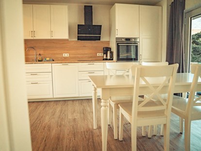 Monteurwohnung - Küche: eigene Küche - Ostsee - Küche 3 Raum Wohnung - Monteurzimmer in Ostseenähe