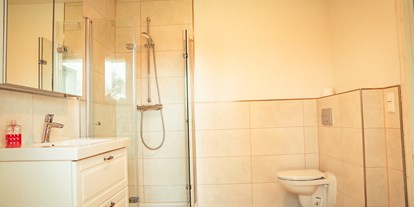 Monteurwohnung - Badezimmer: eigenes Bad - Husby - Badezimmer 3 Raum Wohnung - Monteurzimmer in Ostseenähe